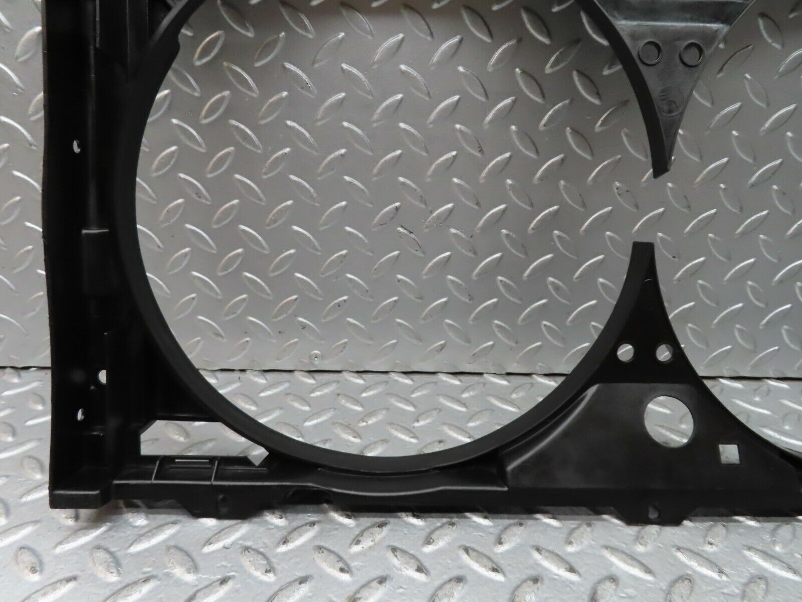 19635 Mercedes-Benz C140 CL420 Coupe Engine Fan Shroud 1405051855