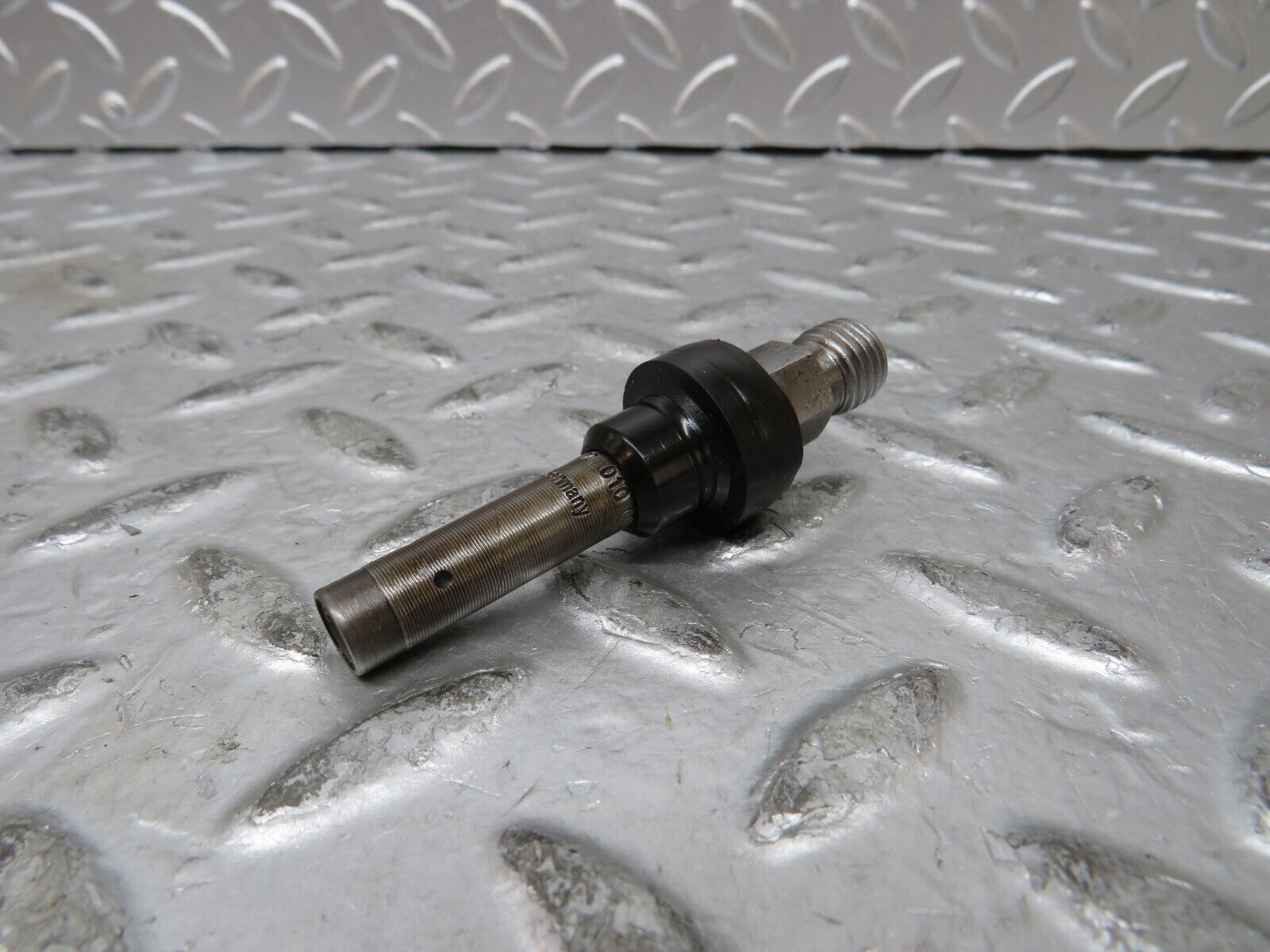 27426 Mercedes-Benz W123 280E Fuel Injector Bosch 0437502010