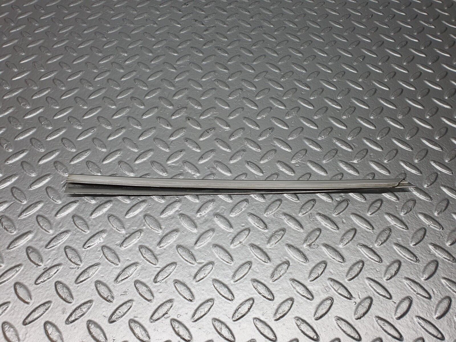 40772 Mercedes-Benz W123 300D Rear Left Door Window Chrome Frame