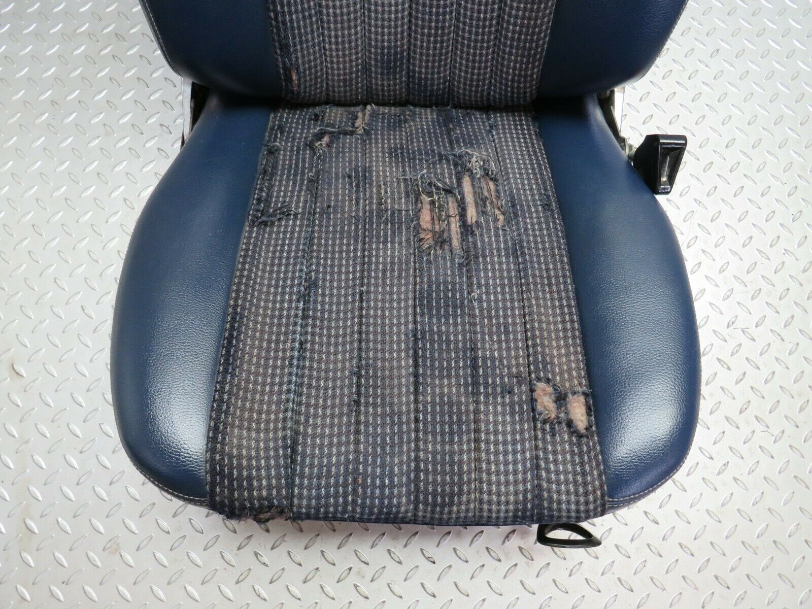 23760 Mercedes-Benz C107 450SLC Coupe Front Right Seat Blue Half Leather