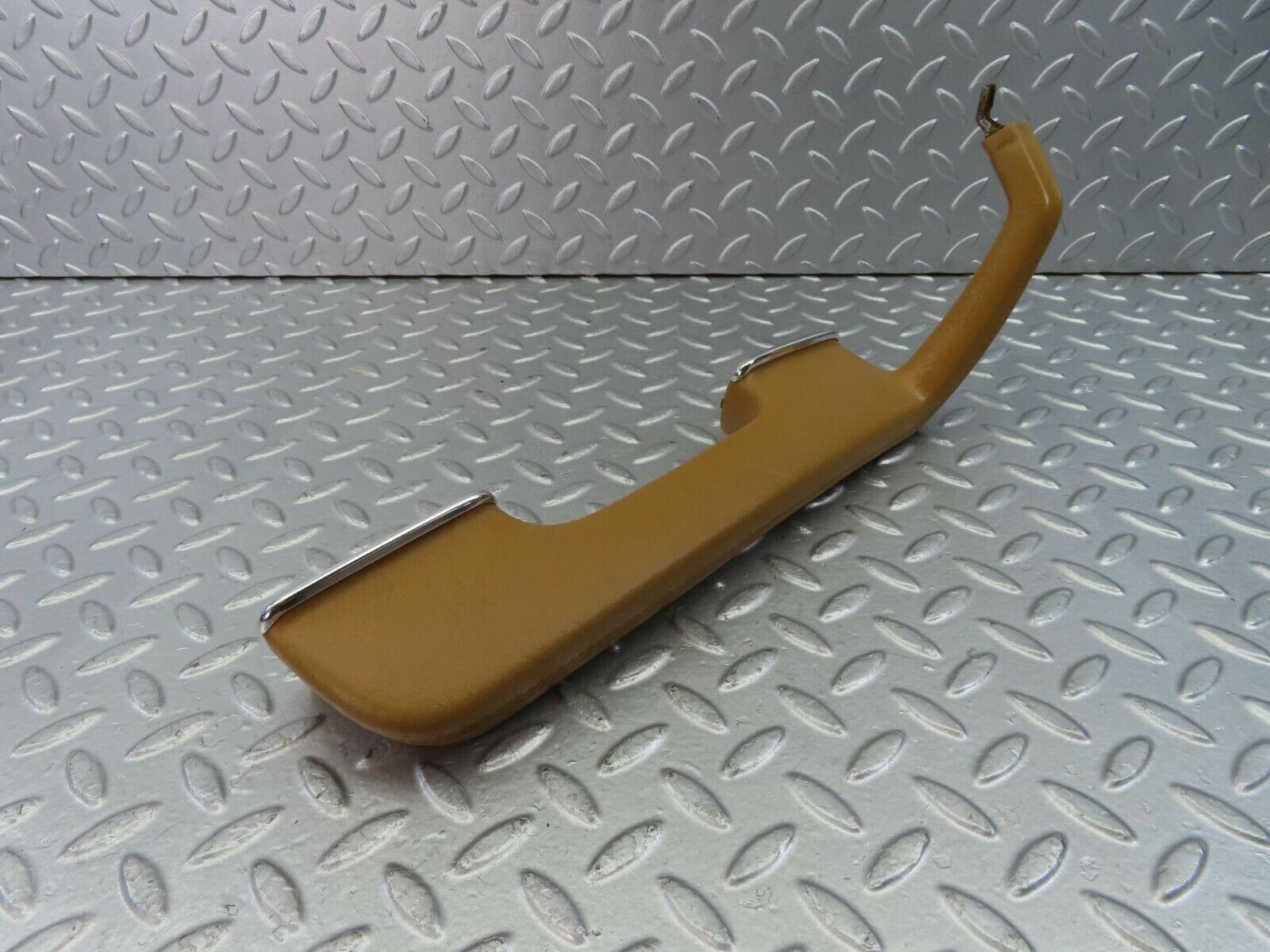 10785 Mercedes-Benz W123 230E Inner Door Handle Front Left 1239701701