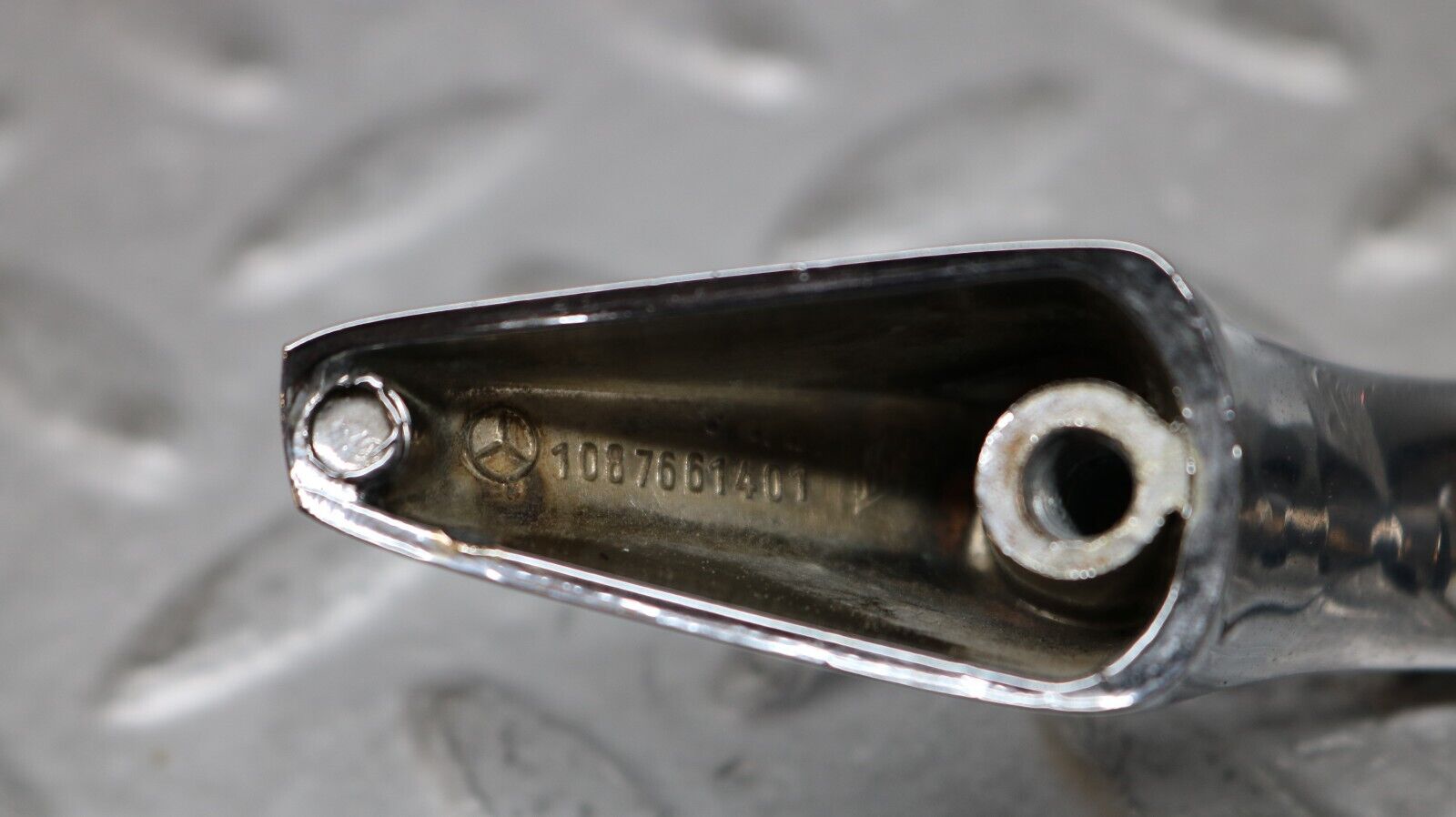 37275 Mercedes-Benz W109 300SEL Front Right Door Handle No Key 1087661401