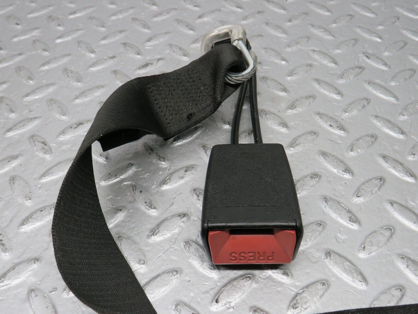 39057 Mercedes-Benz W201 190E 2.6L Rear Seat Belt Set With Buckles L & R 2018604285 2018605685 2018606069