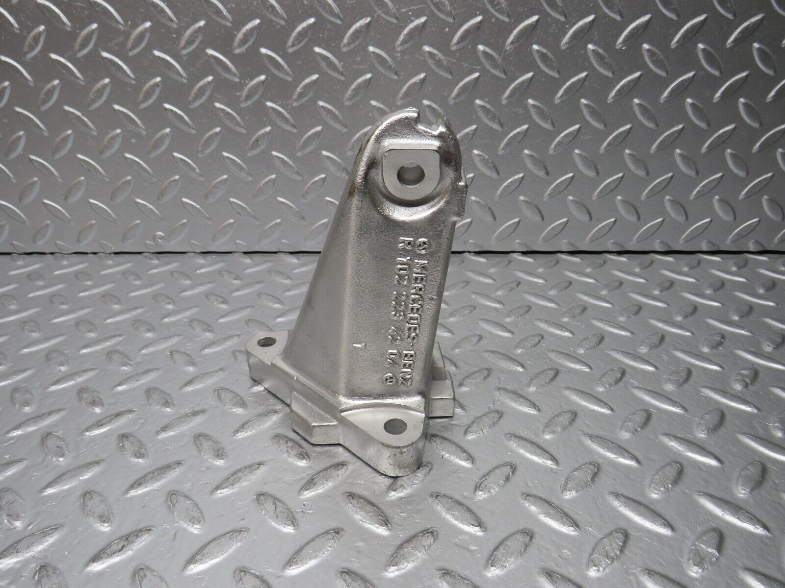30731 Mercedes-Benz W201 190E 2.0L Engine Mount Bracket Right Side 1022234204