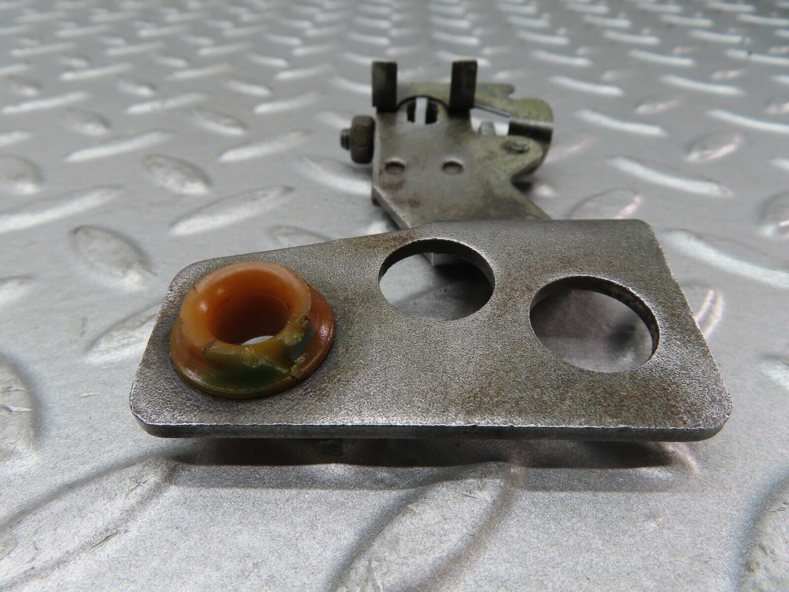 17814 Mercedes-Benz W116 450SEL Gearbox Linkage Bracket