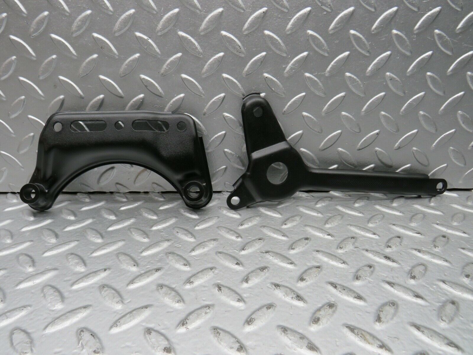 21771 Mercedes-Benz W126 300SE Belt Tensioner Bracket Holder 1032021240