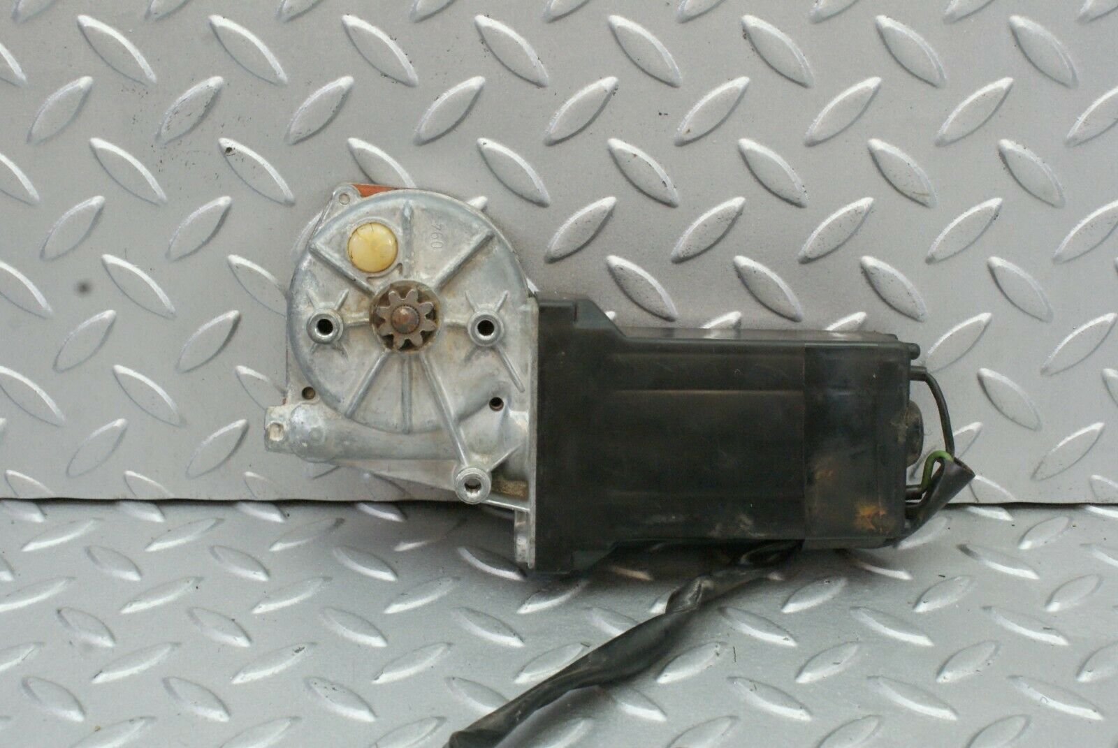 2579 Mercedes-Benz W116 350SE Rear Right Window Regulator Motor 0130820062