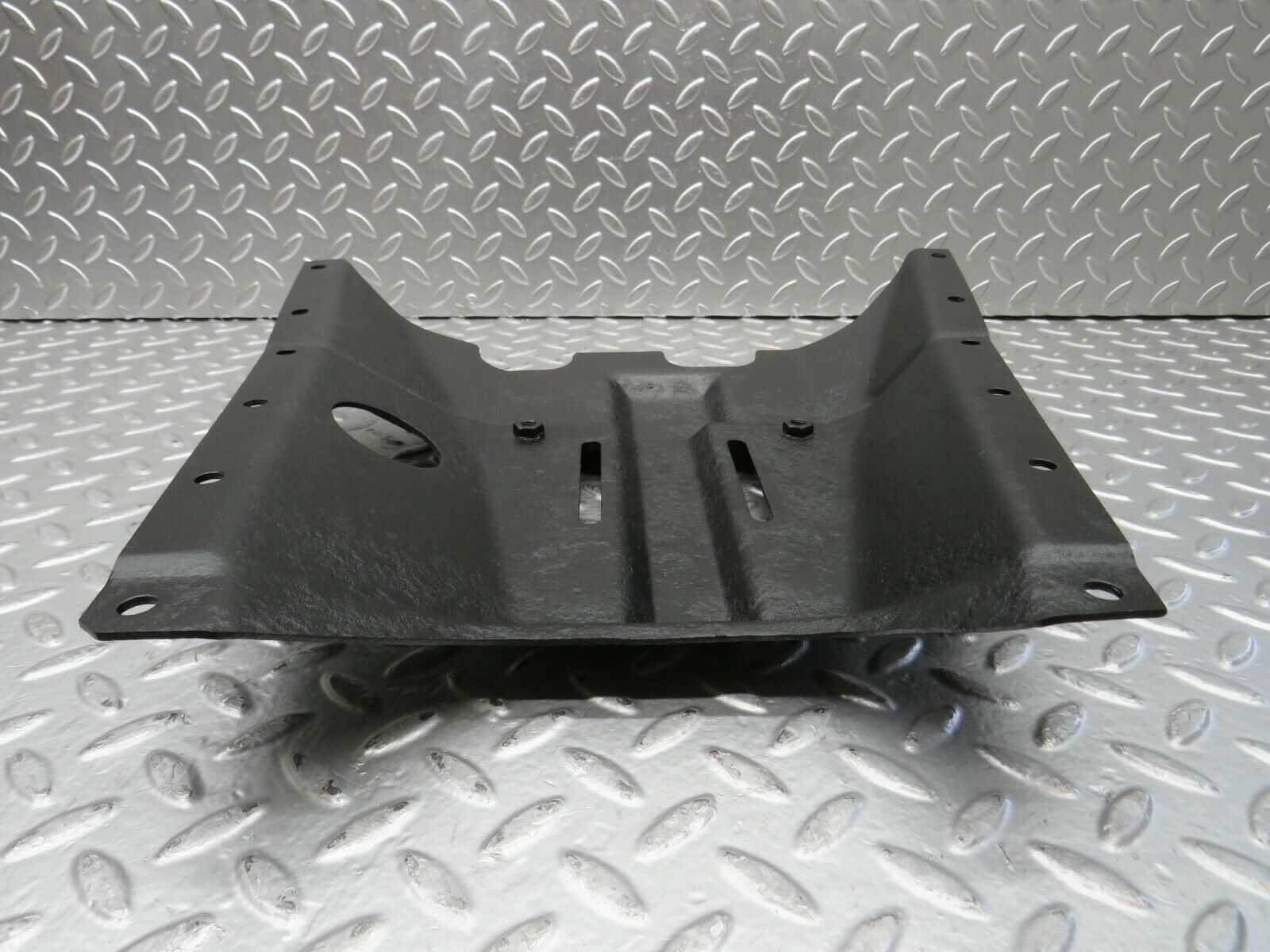 22865 Mercedes-Benz C107 450SLC Coupe Gearbox Mount Bracket Holder