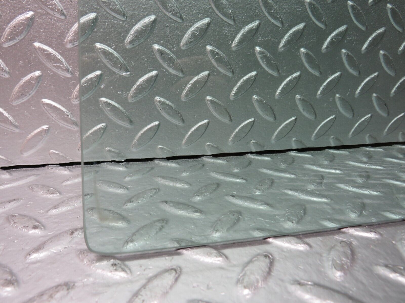 31479 Mercedes-Benz S124 220TE Wagon Rear Left Quarter Window Glass