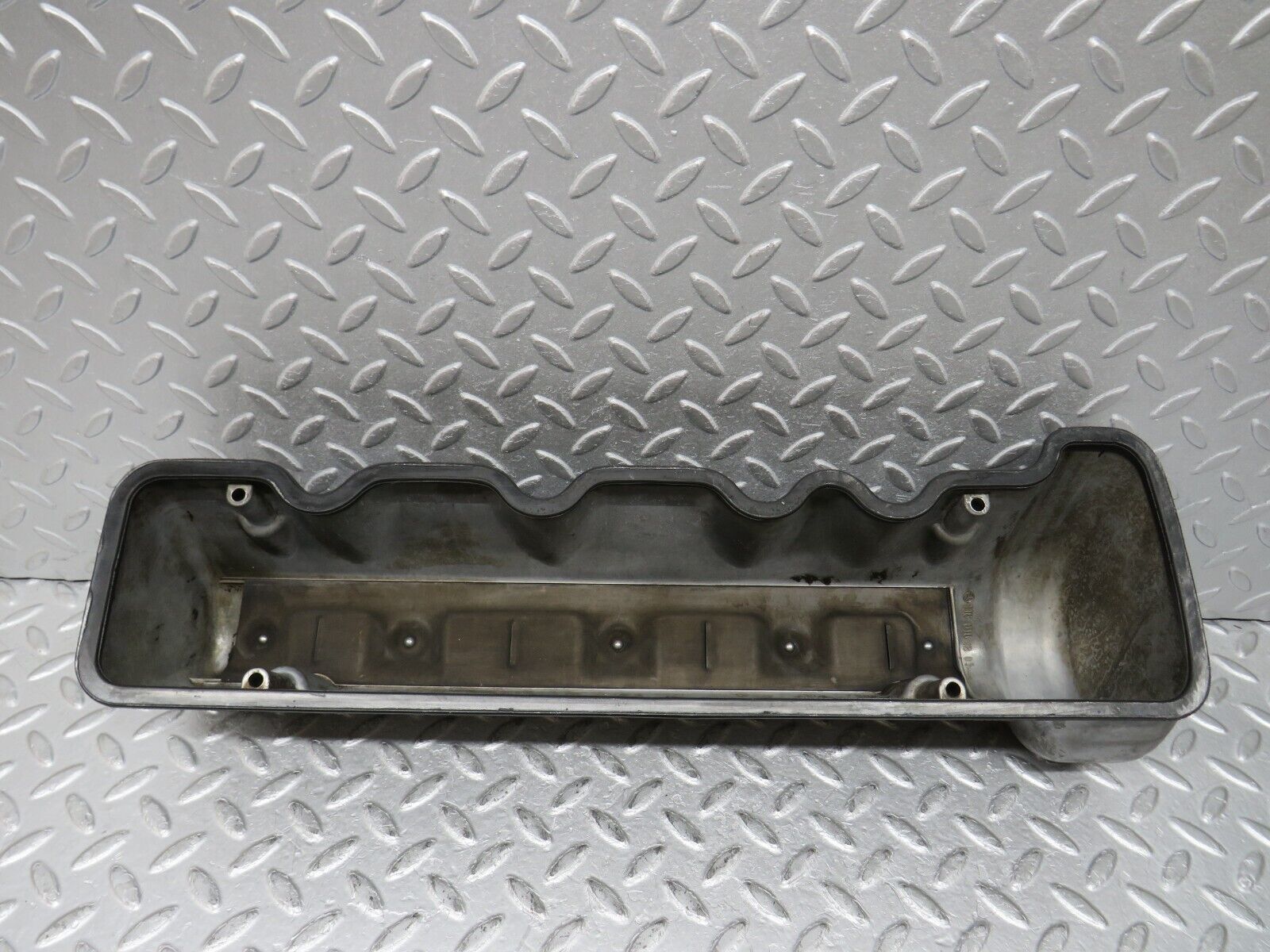 37636 Mercedes-Benz W109 300SEL Cylinder Head Valve Cover Left 1160161805