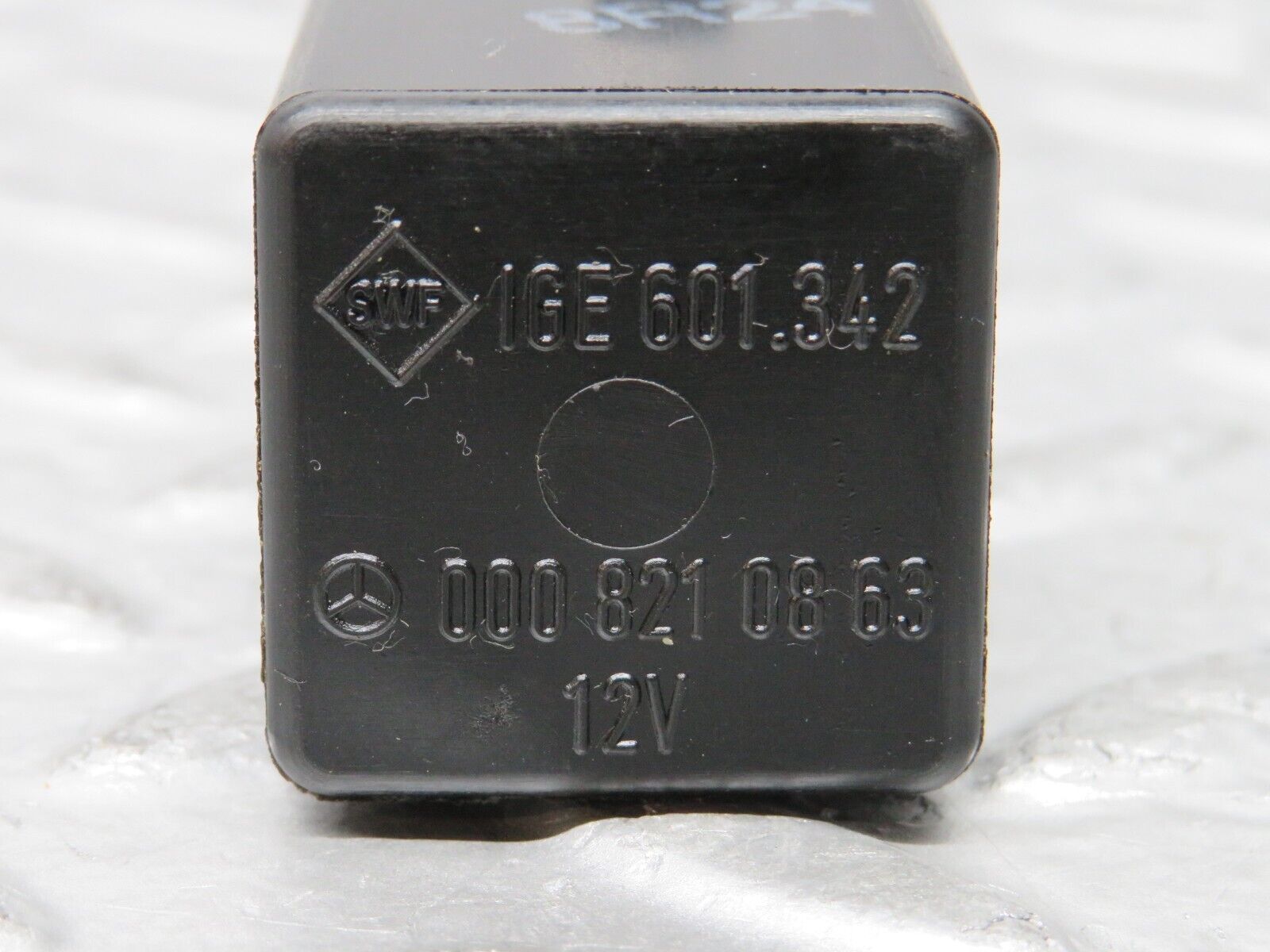 28672 Mercedes-Benz W123 230E Intermittent Wiper Relay 0008210863