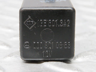 28672 Mercedes-Benz W123 230E Intermittent Wiper Relay 0008210863