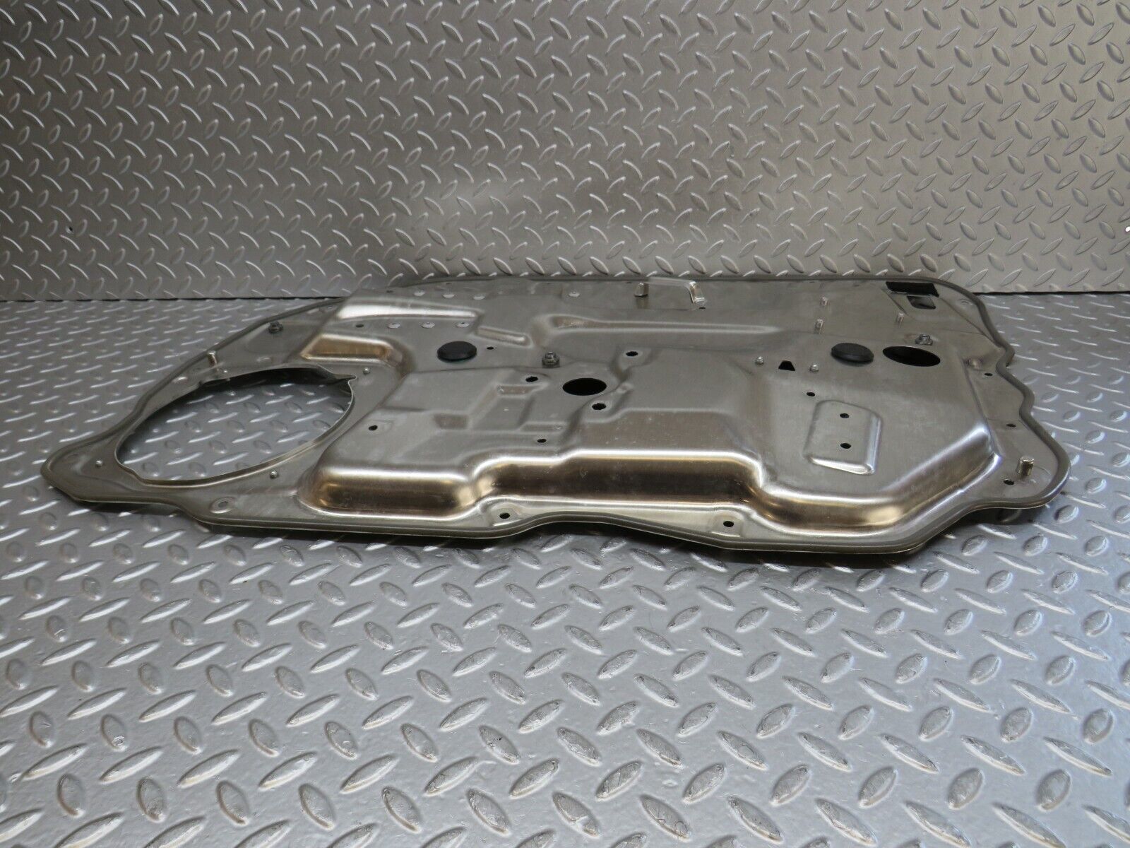 35105 Mercedes-Benz W221 Front Left Window Regulator Support Panel
