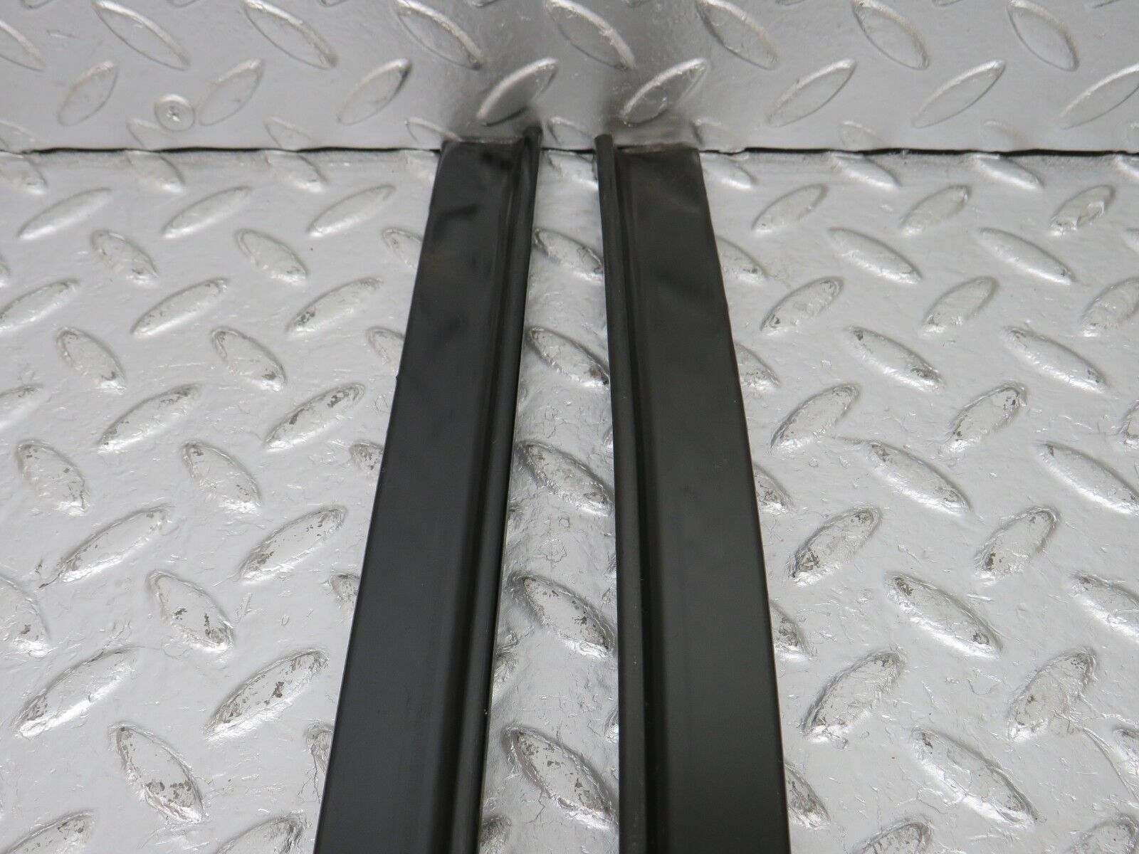34531 Mercedes-Benz C126 380SEC Coupe Seat Belt Runner Pair