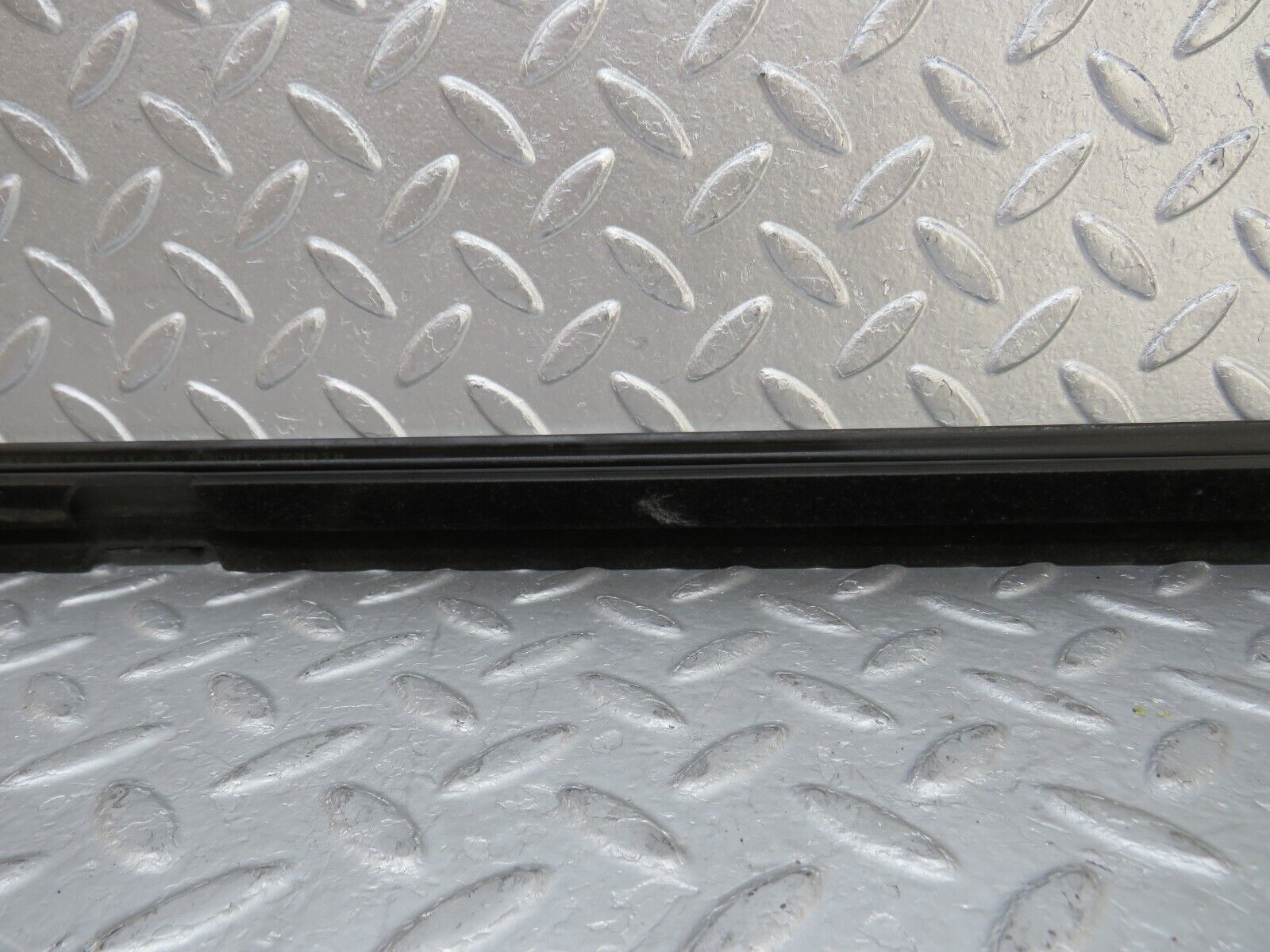 35261 Mercedes-Benz W221 Rear Right Door Window Chrome Trim