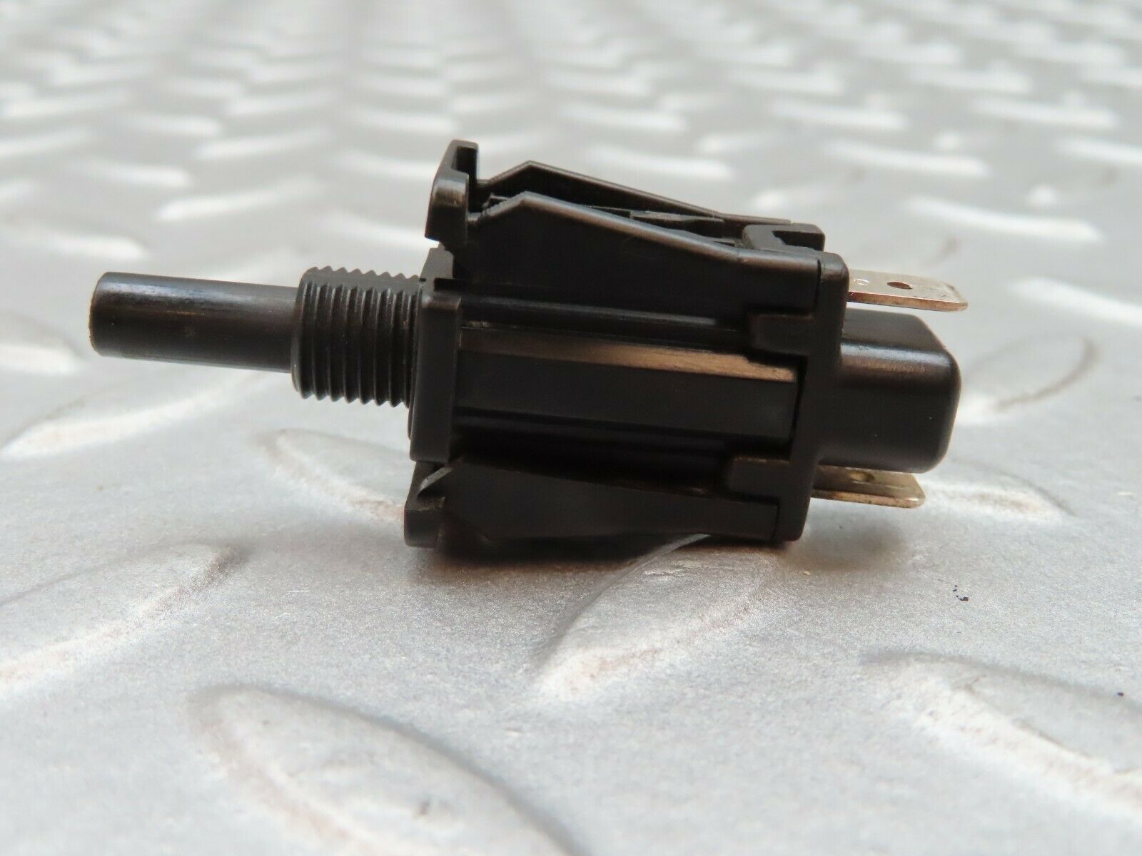 3836 Mercedes-Benz S123 200T Wagon Door Contact Switch 2018201110