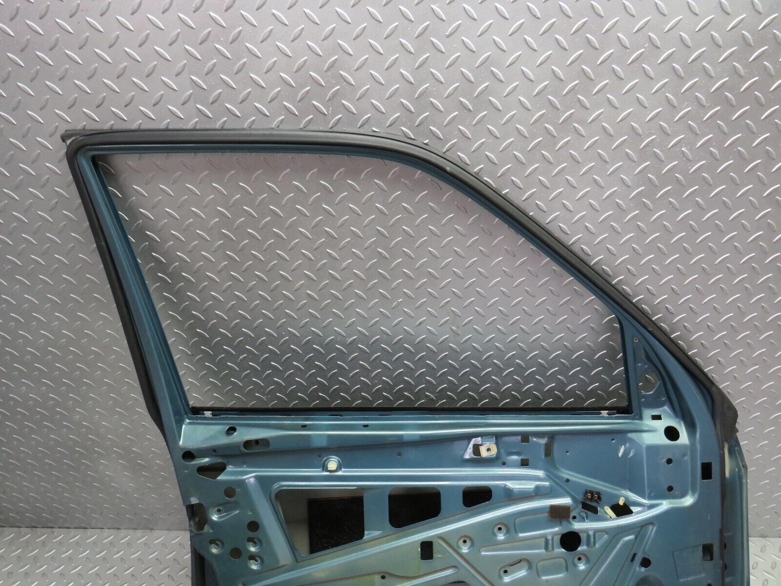 30827 Mercedes-Benz W201 190E 2.0L Front Left Door