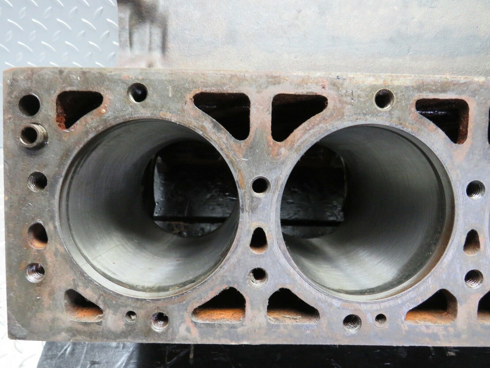 21954 Mercedes-Benz R107 450SL Engine Block M117.982 1170110401