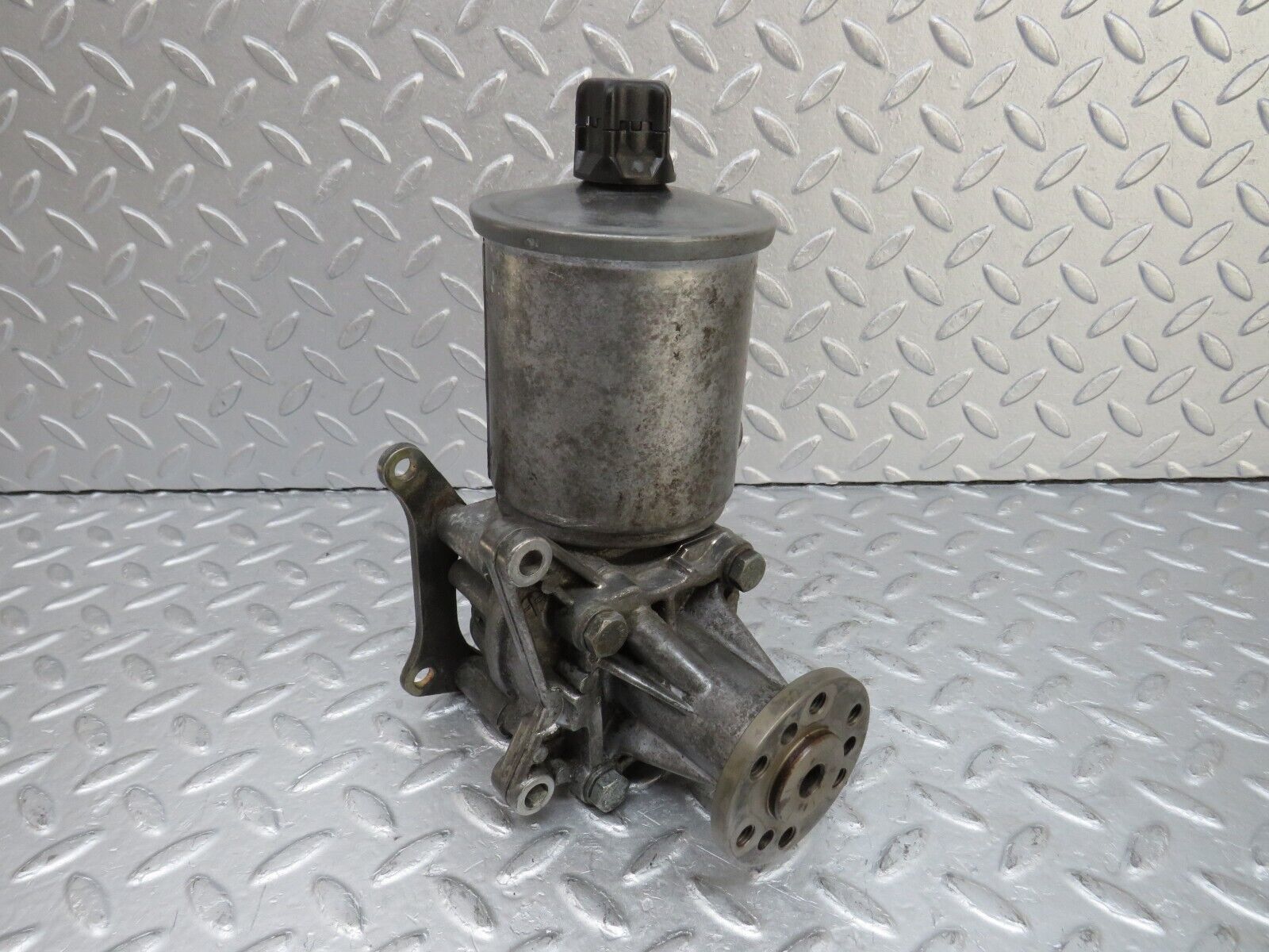 36669 Mercedes-Benz W201 190E 2.0L Power Steering Pump 2014601780