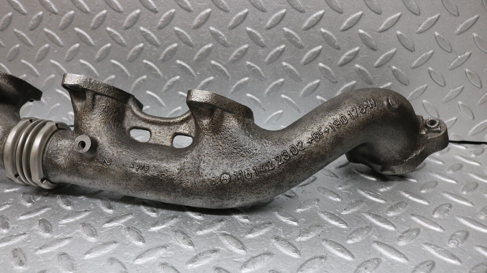 37250 Mercedes-Benz C126 420SEC Coupe Exhaust Manifold Left Side 1161422302