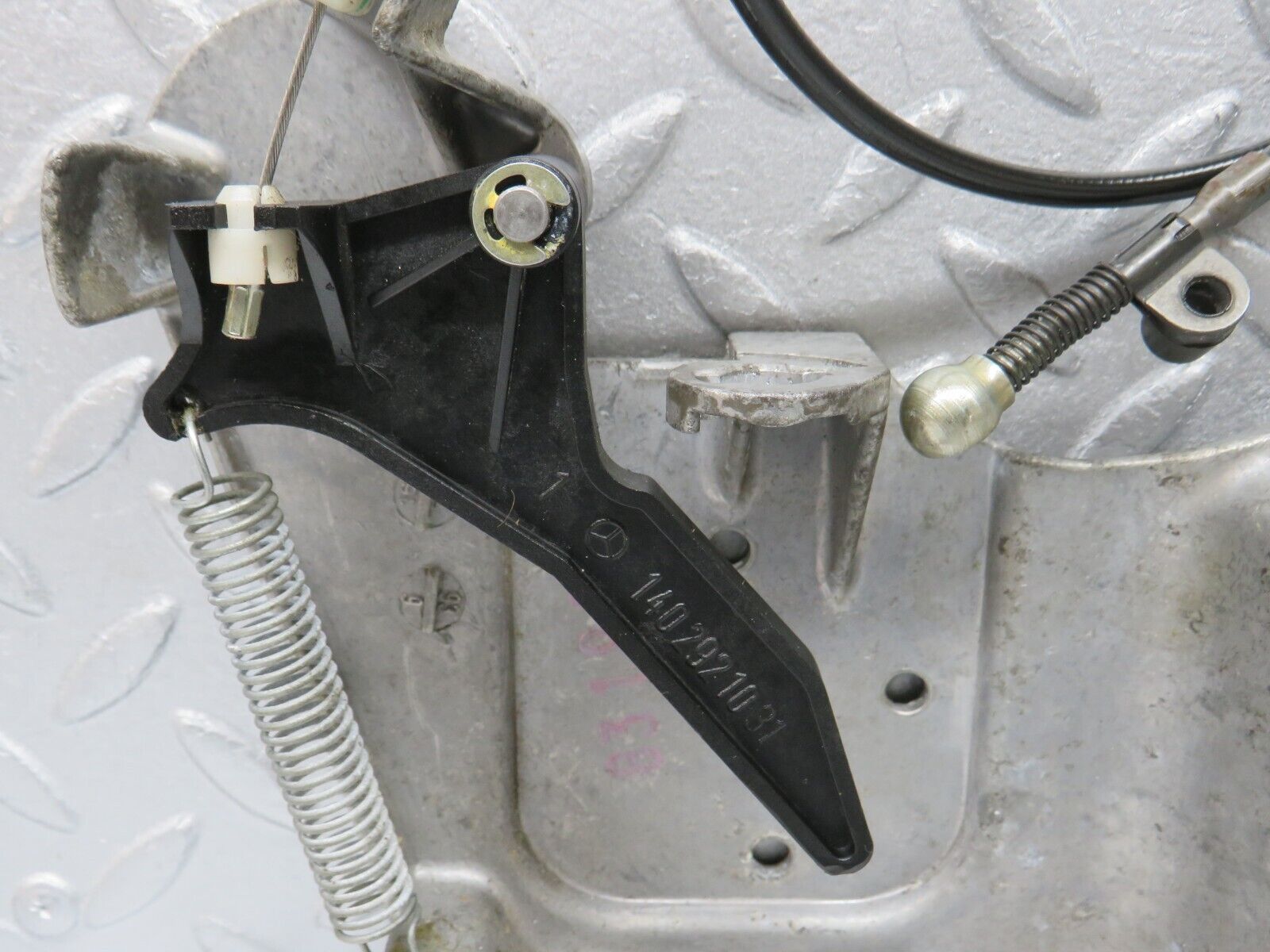 38434 Mercedes-Benz R129 280SL Coupe Brake Pedal Bracket 1402921031 1242901019 1292600651