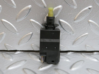 29178 Mercedes-Benz C124 320CE Coupe Brake Light Switch 0015450109