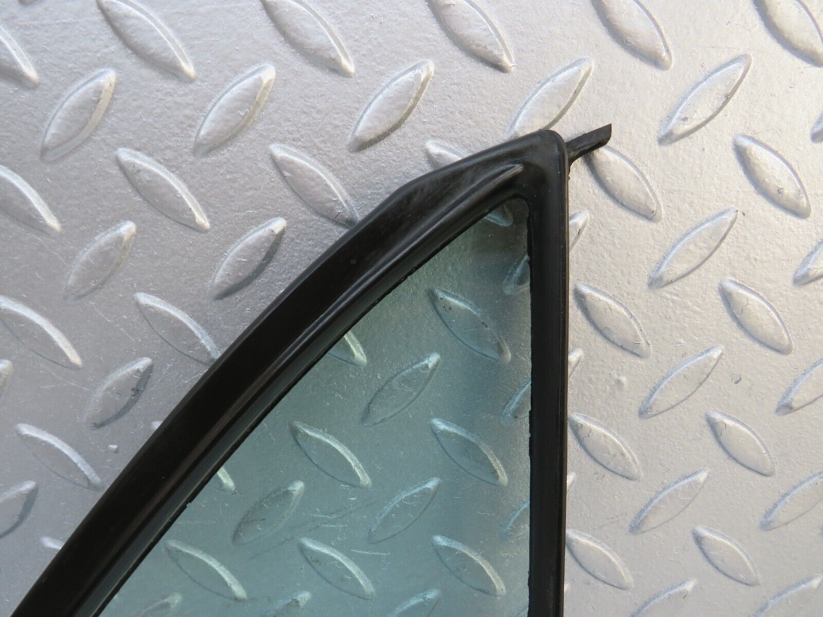 37517 Mercedes-Benz W109 300SEL Rear Left Quarter Window Glass 1087350324