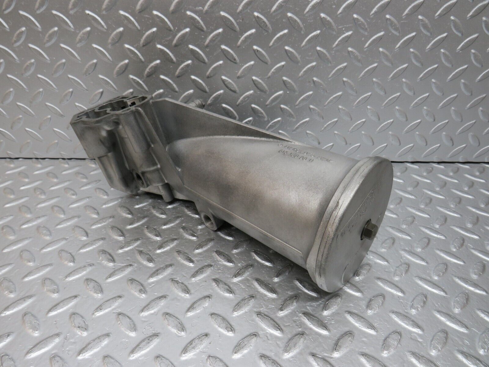 0874 Mercedes-Benz W123 240D Oil Filter Housing 6151800011