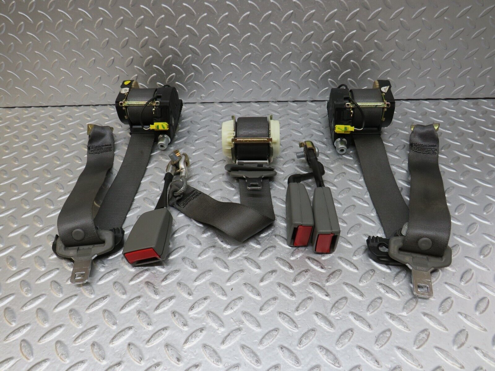 35279 Mercedes-Benz W221 Rear Seat Belt Set & Buckles 2218600485 2218600385