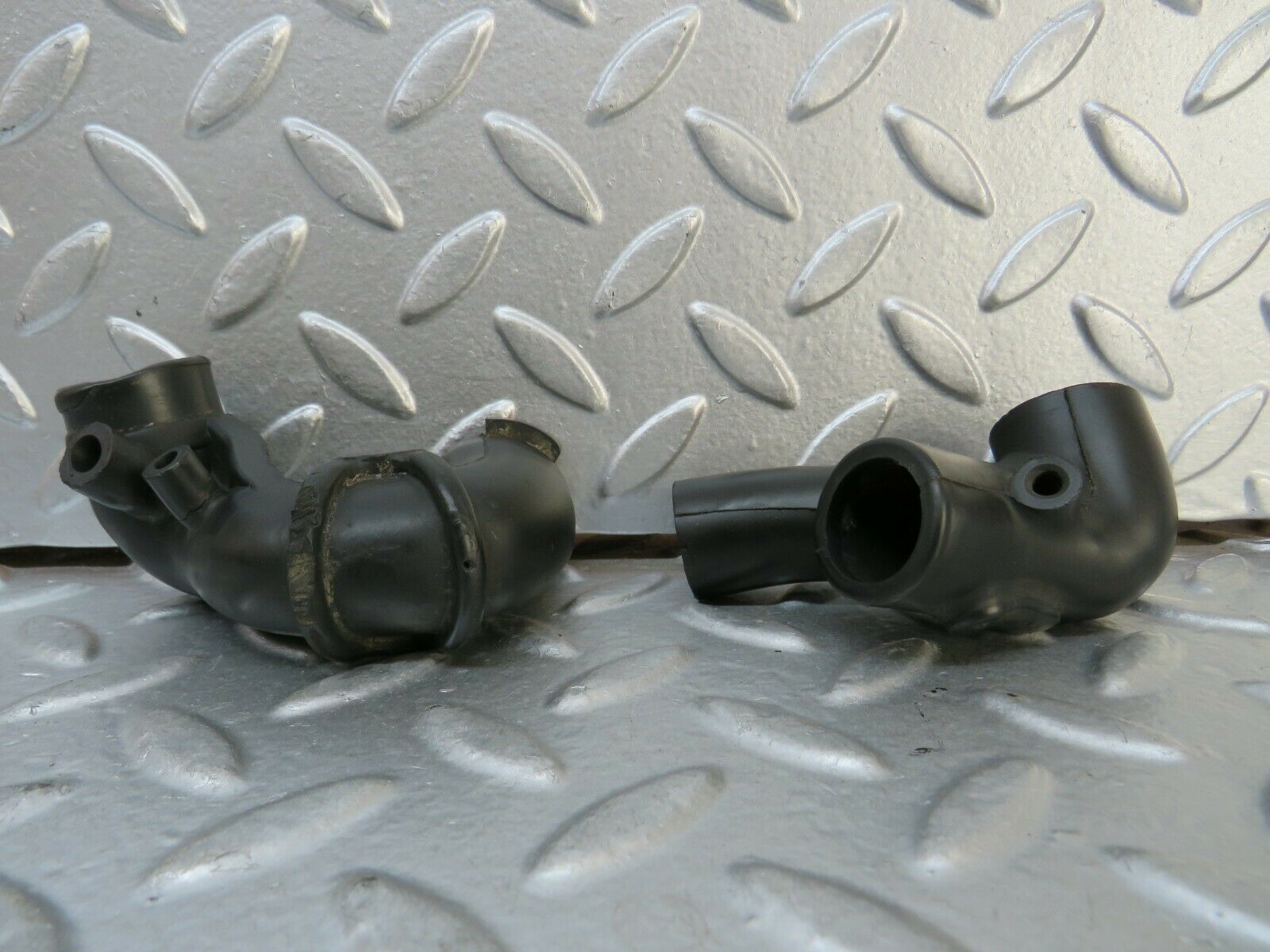 23860 Mercedes-Benz C107 450SLC Crankcase Breather Hose 1160940282 1000941191