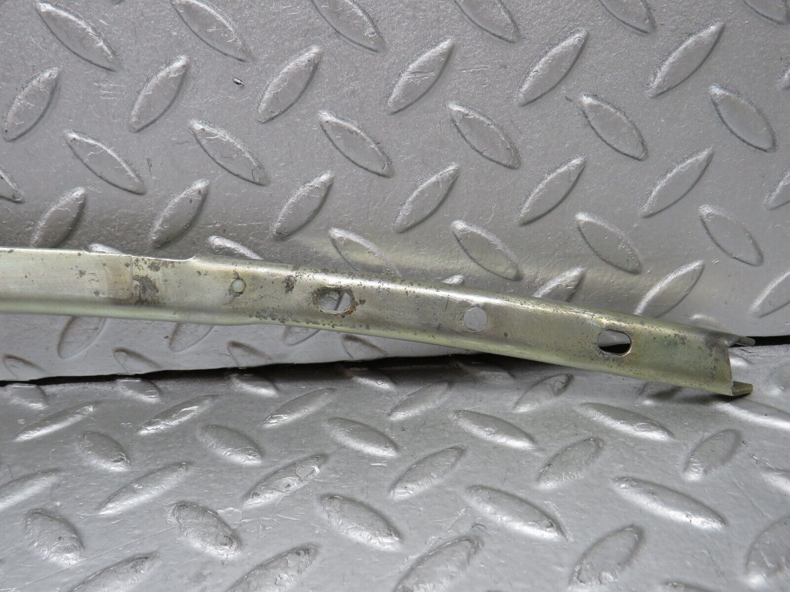 37801 Mercedes-Benz A124 320E Cabriolet Front Right Window Channel