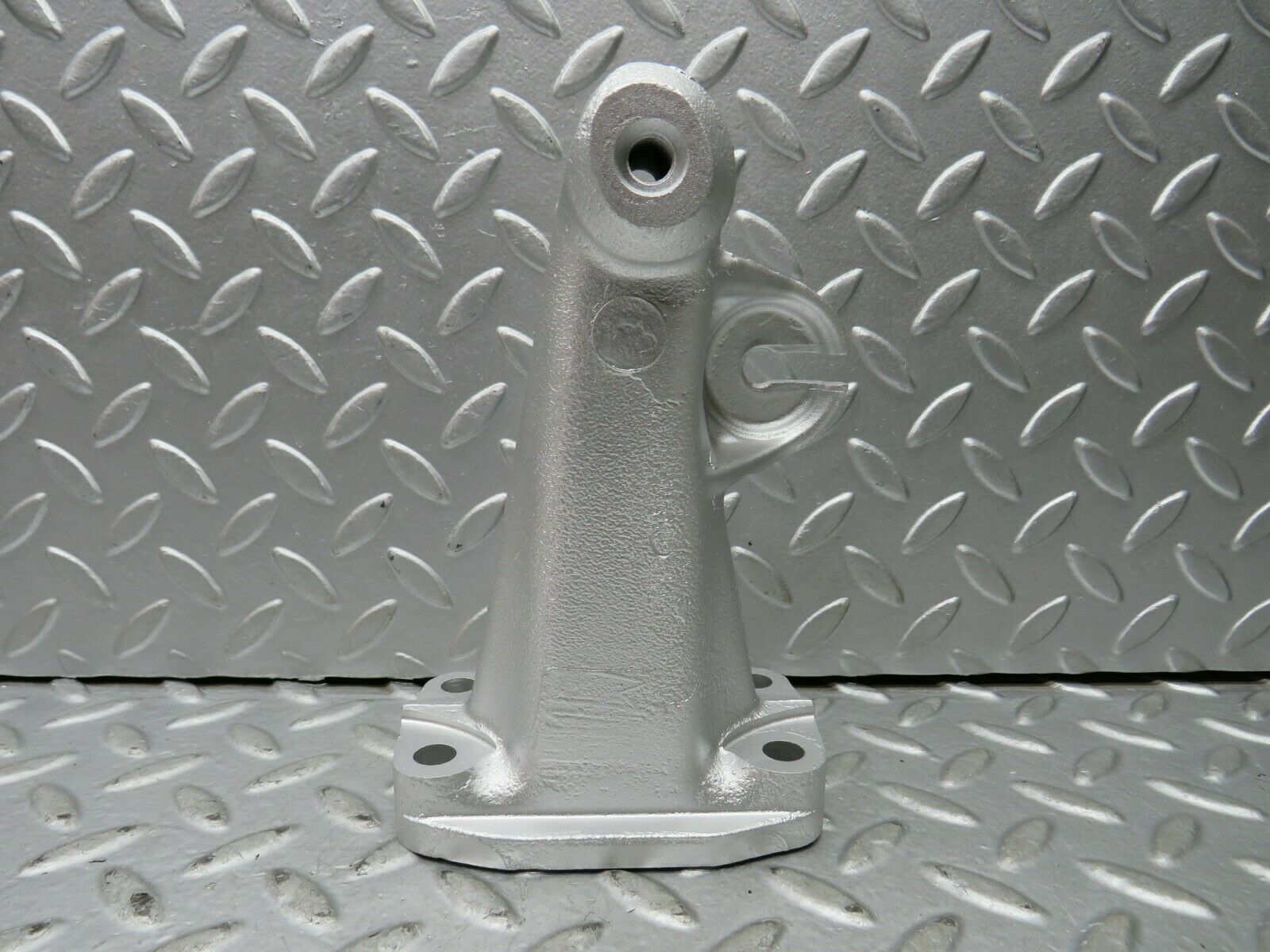 22158 Mercedes-Benz S123 280TE Wagon Engine Mount Bracket Left 1232230204