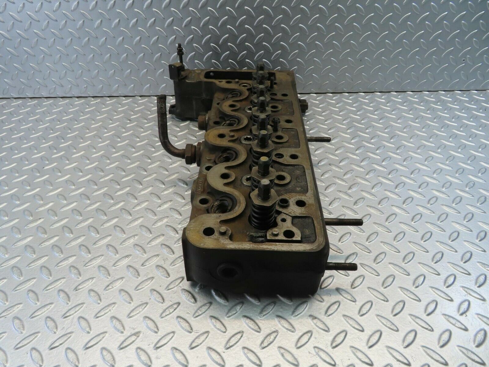 10948 Mercedes-Benz W115 220D Cylinder Head OM615.913