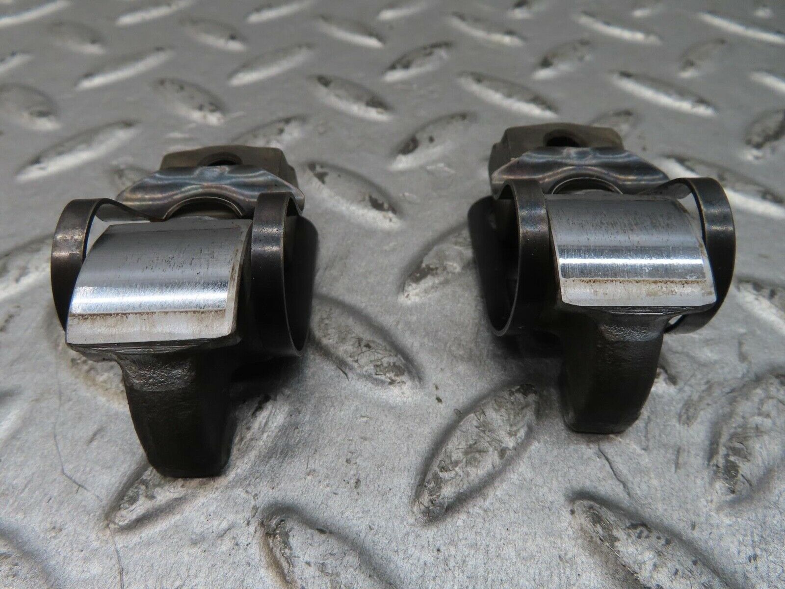 13792 Mercedes-Benz R107 450SL Valve Rocker Arm Set With Retaining Spring