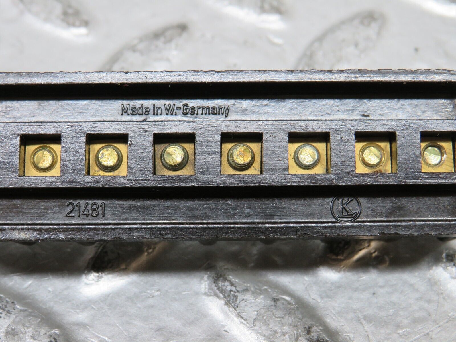 28492 Mercedes-Benz S123 240D Wagon Cable Wire Connector