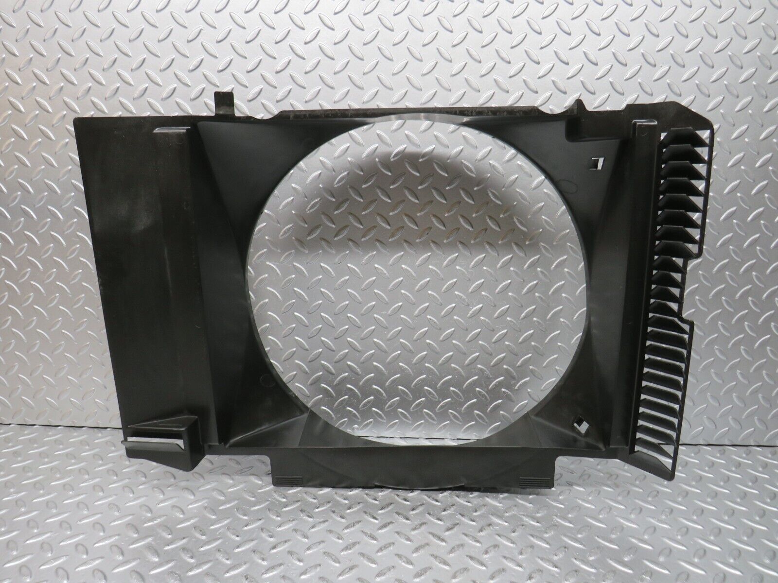 32118 Mercedes-Benz W123 230E Radiator Fan Shroud Fan Cover 1235052055