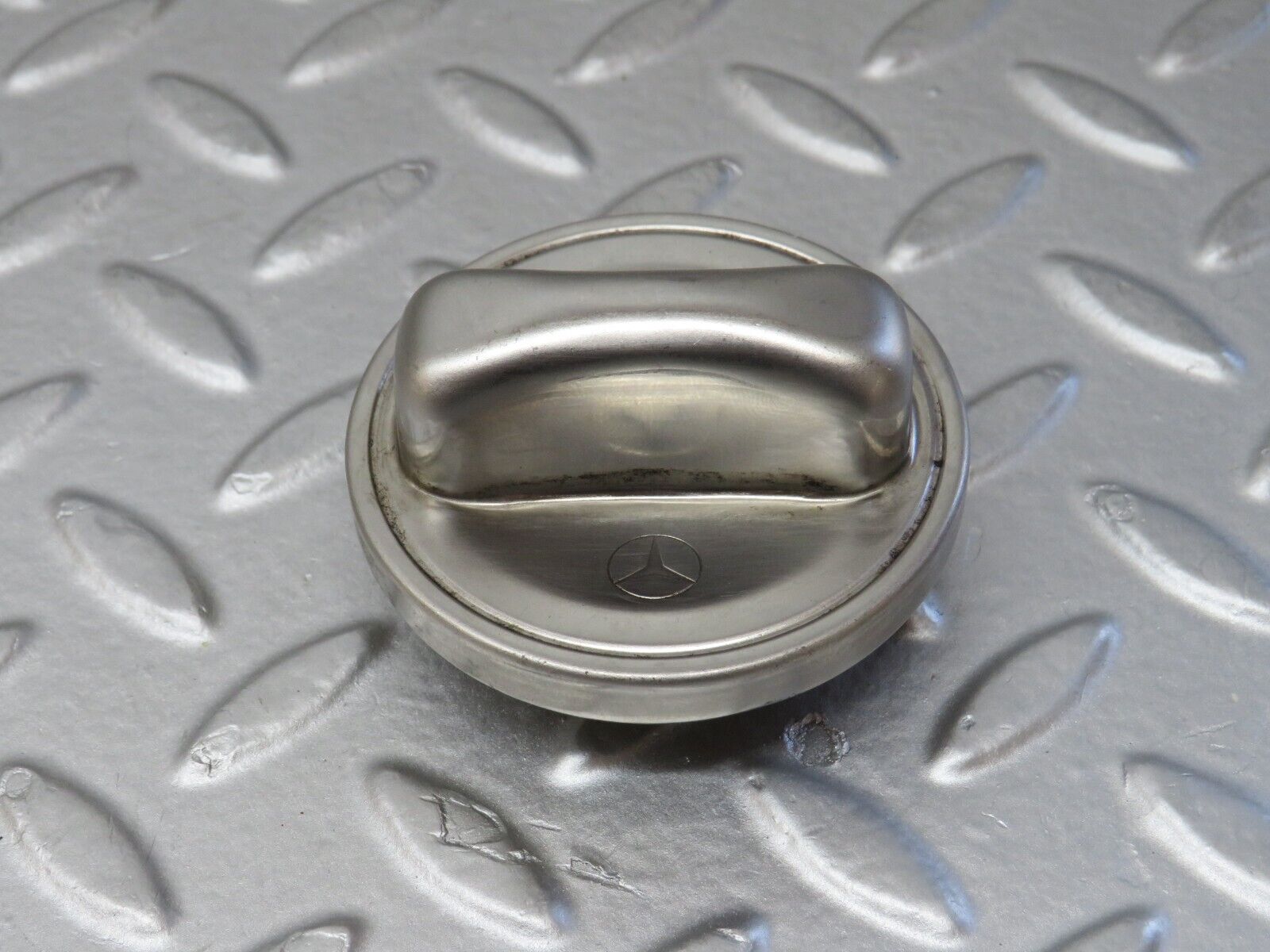 36804 Mercedes-Benz W201 190E 2.0L Fuel Tank Metal Cap 1244700005