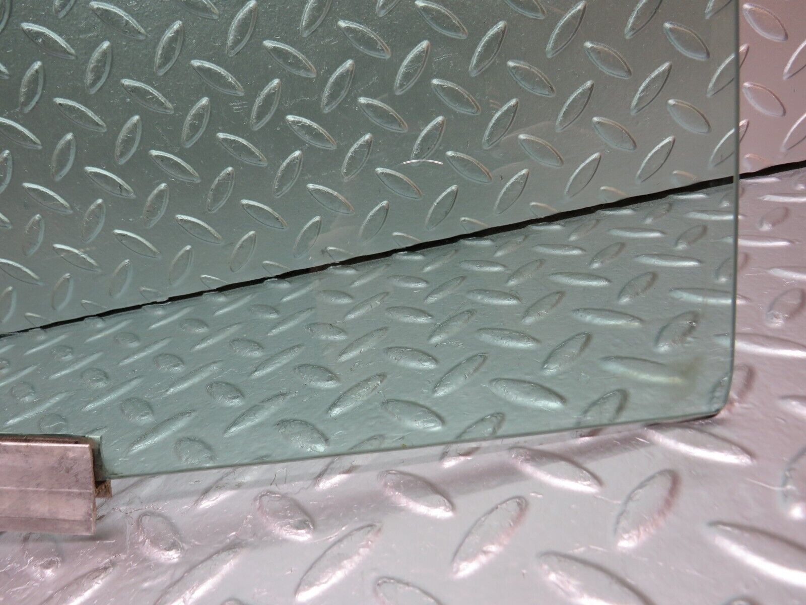 30417 Mercedes-Benz W124 230E Rear Right Door Window Glass