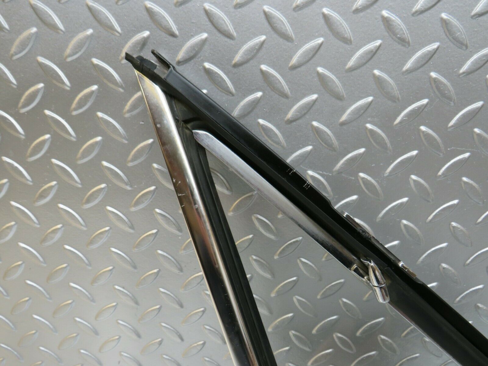 24585 Mercedes-Benz W108 Front Right Quarter Window