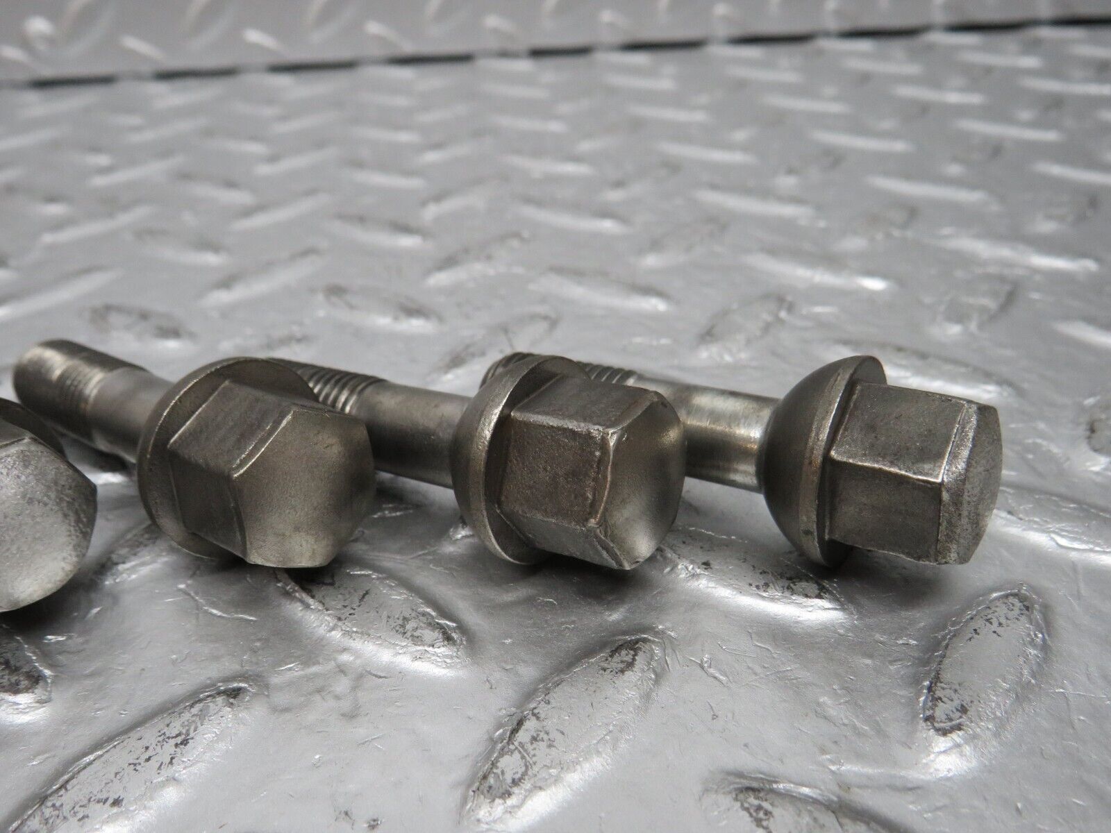 32639 Mercedes-Benz 5x Alloy Wheel Lug Bolt M12x1.5