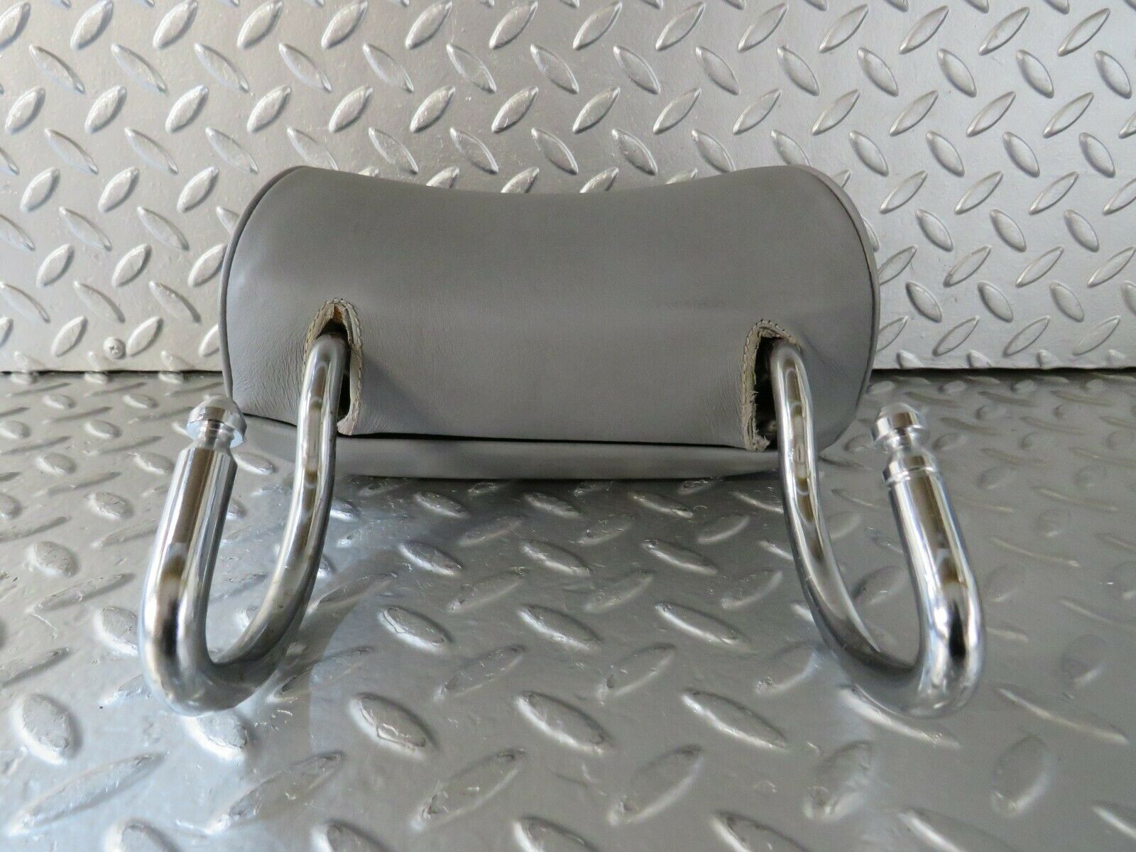 22510 Mercedes-Benz C124 E220 Coupe Coupe Rear Headrest Grey Leather