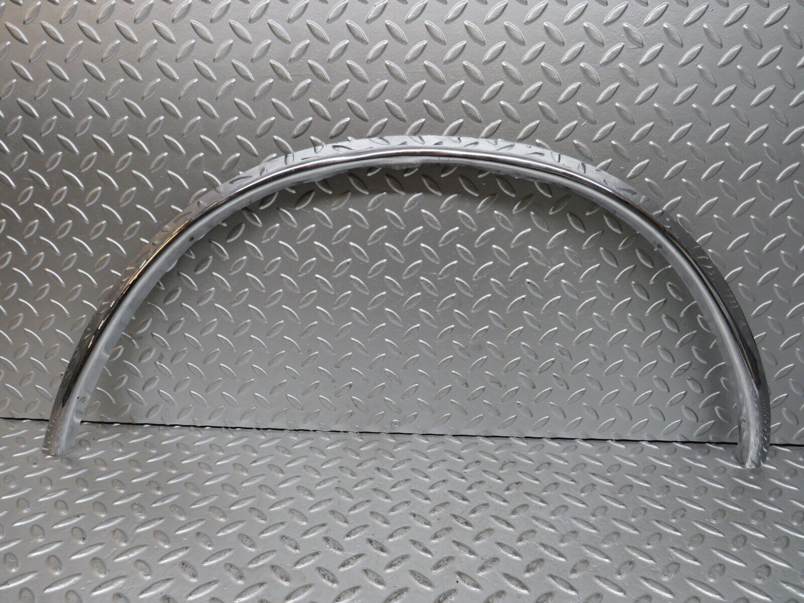 28181 Mercedes-Benz W123 280E Wheel Arch Chrome Fender Wing Trim Rear Left