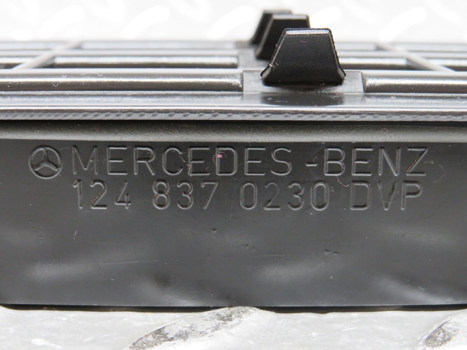 27578 Mercedes-Benz S124 300TE Wagon Air Intake Vent 1248370230