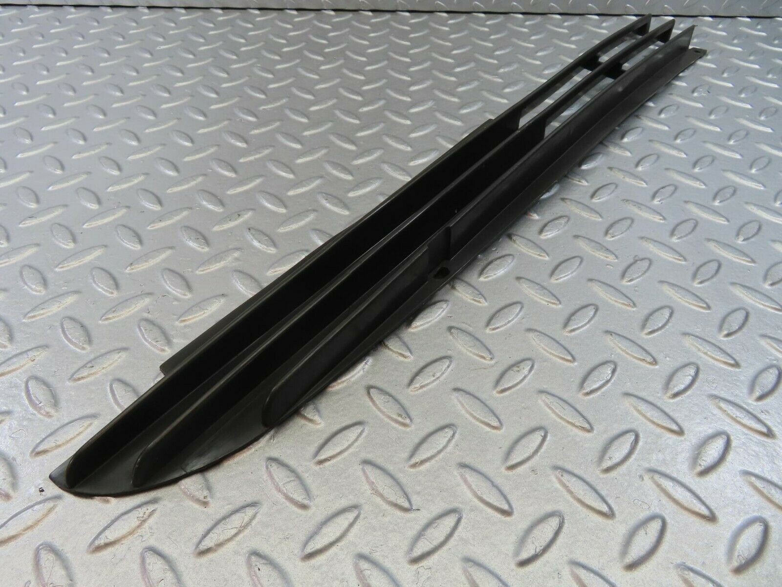 8861 Mercedes-Benz W115 Front Lower Grill Right