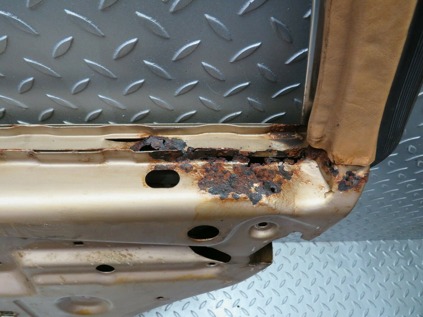 22106 Mercedes-Benz S123 280TE Wagon Rear Right Door