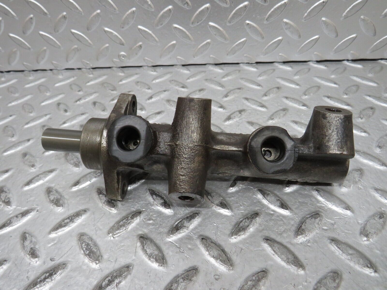 28707 Mercedes-Benz W123 230E Brake Master Cylinder Bendix 2580