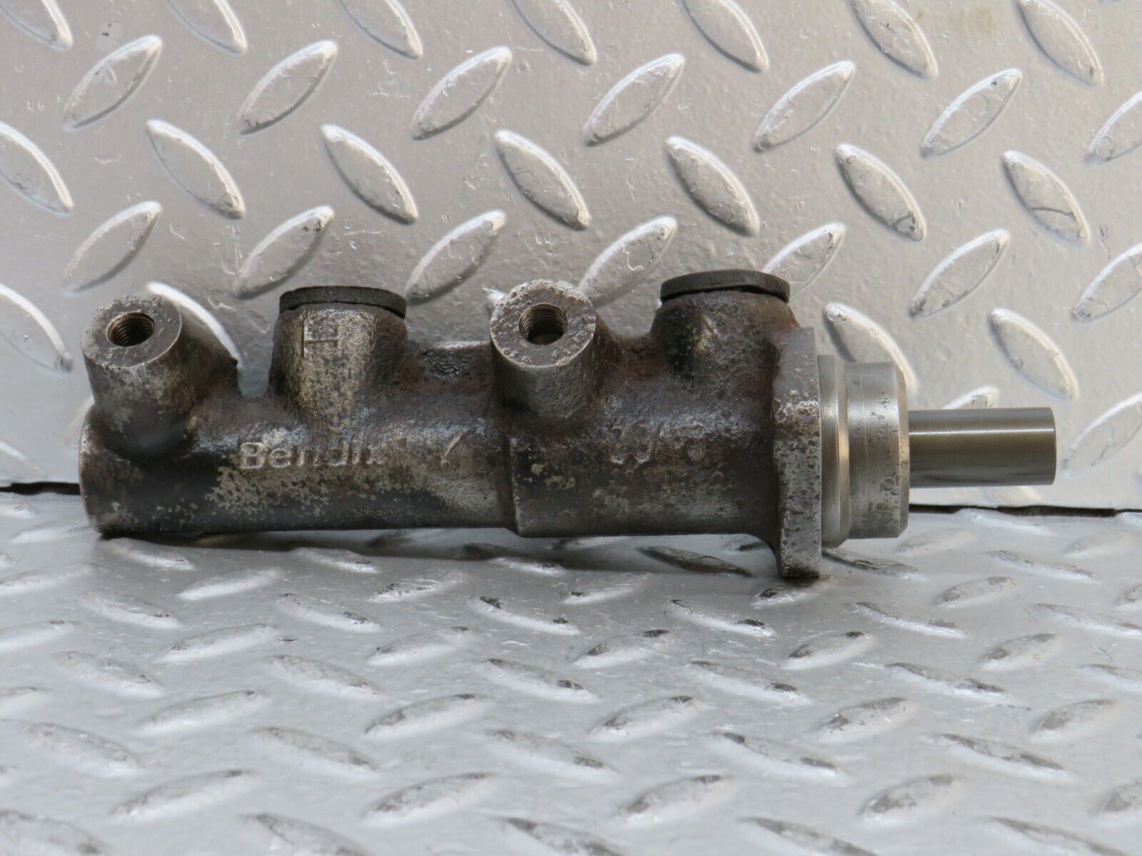 28142 Mercedes-Benz W123 280E Brake Master Cylinder Bendix 2580