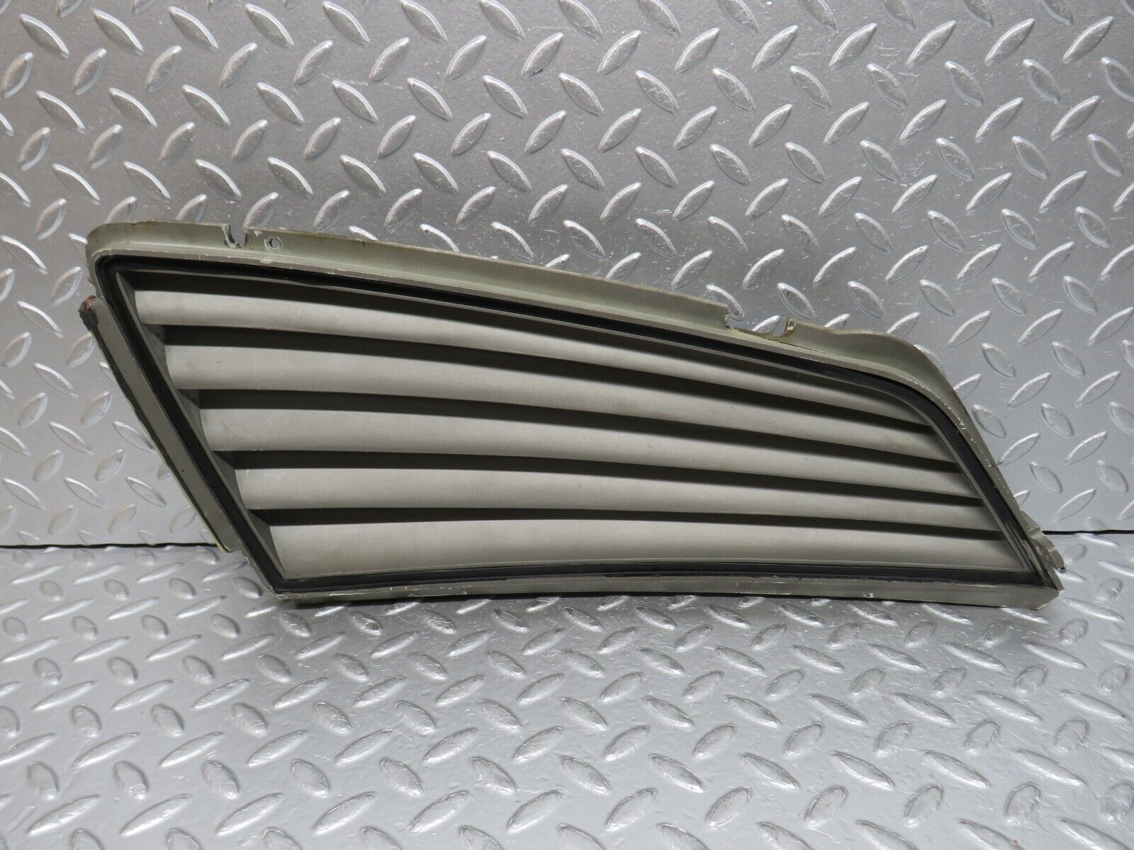 0706 Mercedes-Benz C107 350SLC Coupe Side Window Louvre Rear Left