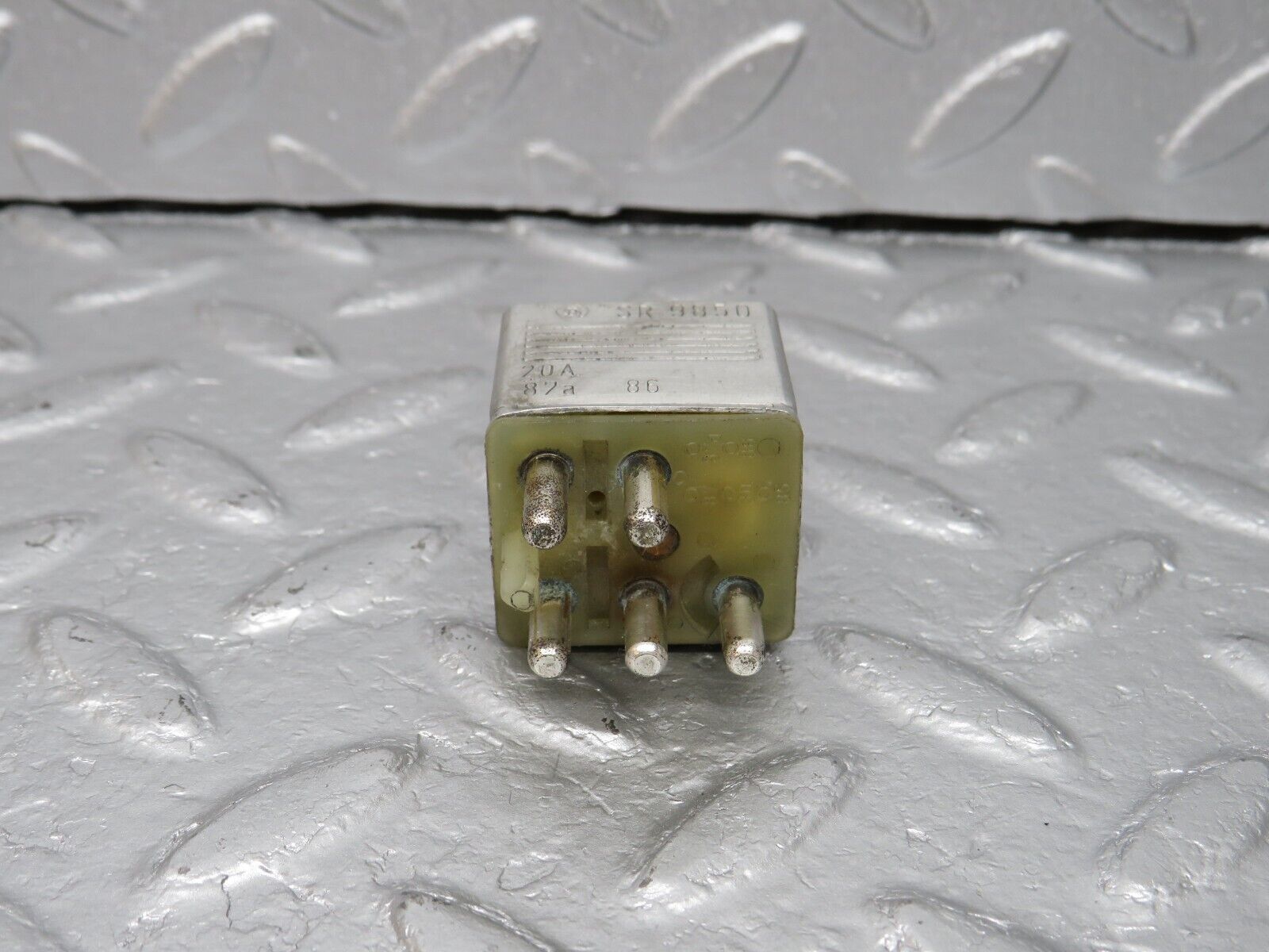 40687 Mercedes-Benz W123 300D Multi Purpose Relay 0015420219