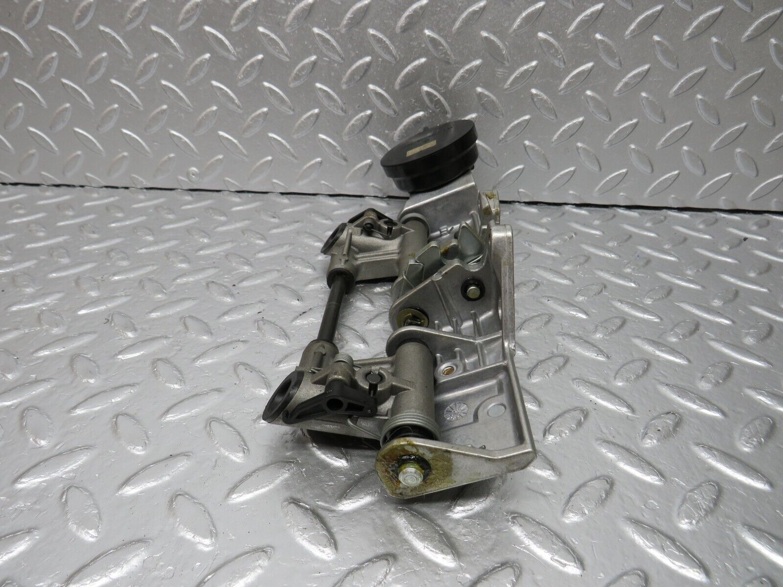 34026 Mercedes-Benz W124 260E Headrest Folding Mechanism